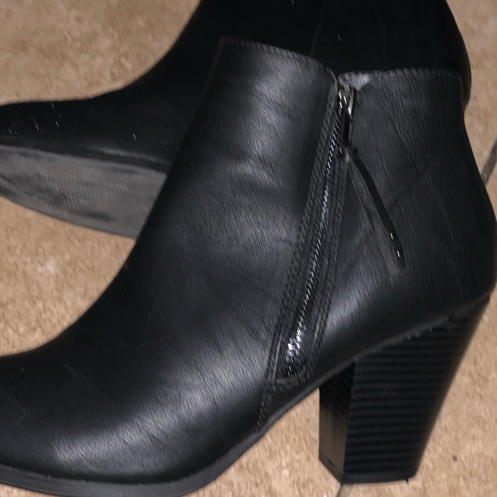 Women black booties